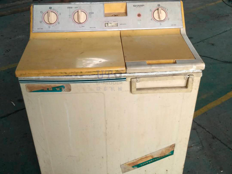 旧洗衣机破碎