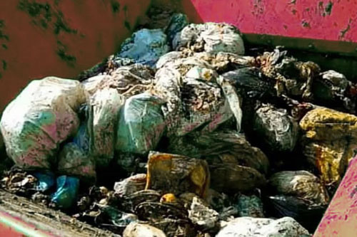 工业废物、生活垃圾利用撕碎机进行二次收回